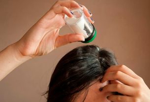 Talc on hair - Harmful effects of this practice on hair and how to use it