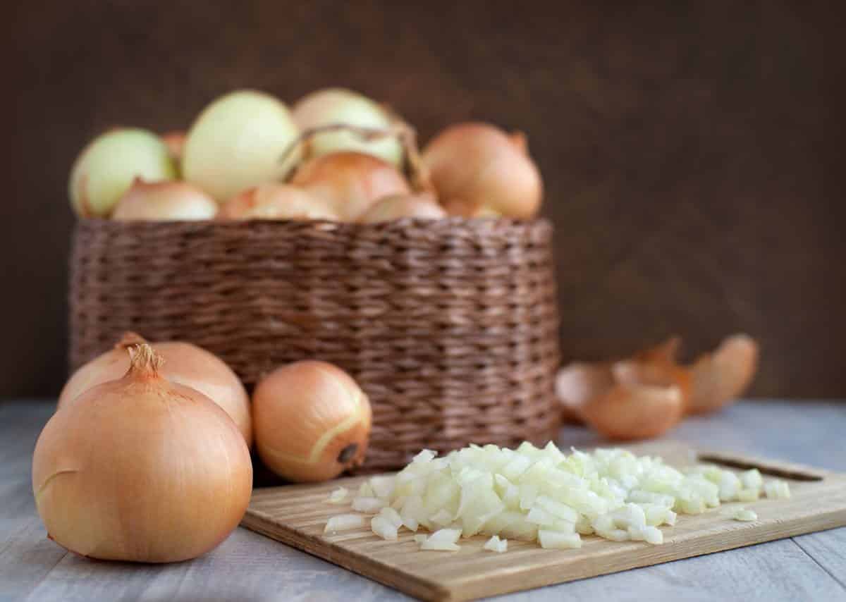 Is cut onion stored in the fridge harmful, myth or truth?
