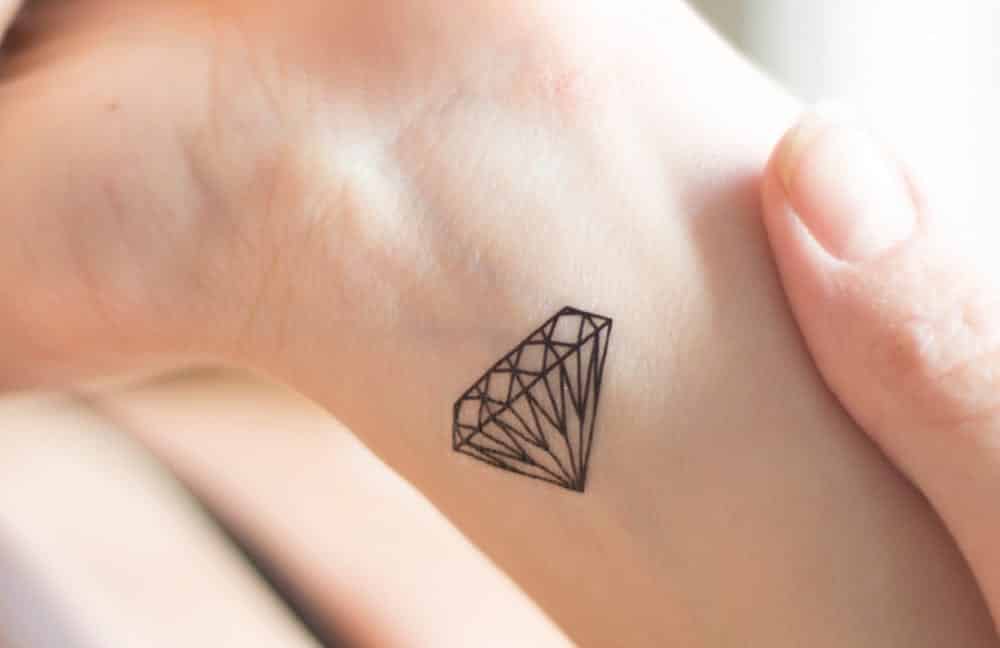 Diamond tattoo, 80 ideas to inspire you on the theme