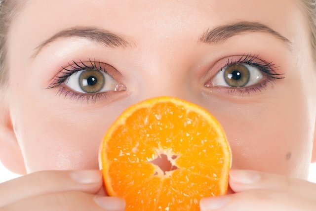 Benefits of vitamin C for the face (and how to use it)