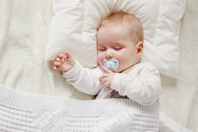 12 tips to soothe your baby to sleep through the night