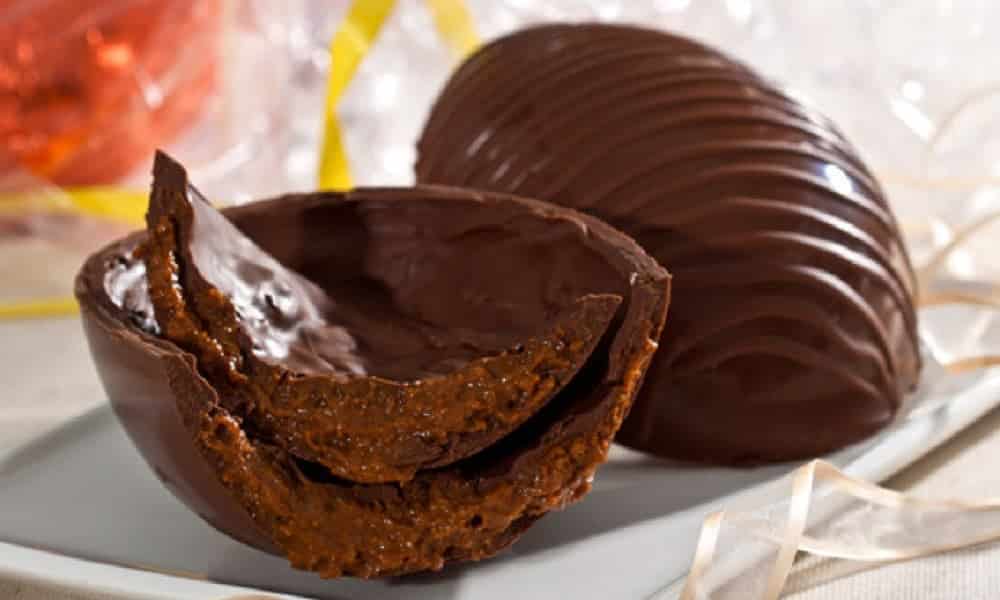 Functional Easter egg recipe with biomass brigadeiro filling