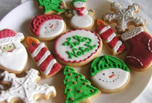 How to make decorated Christmas cookies at home