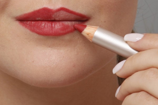 How to make lipstick last longer