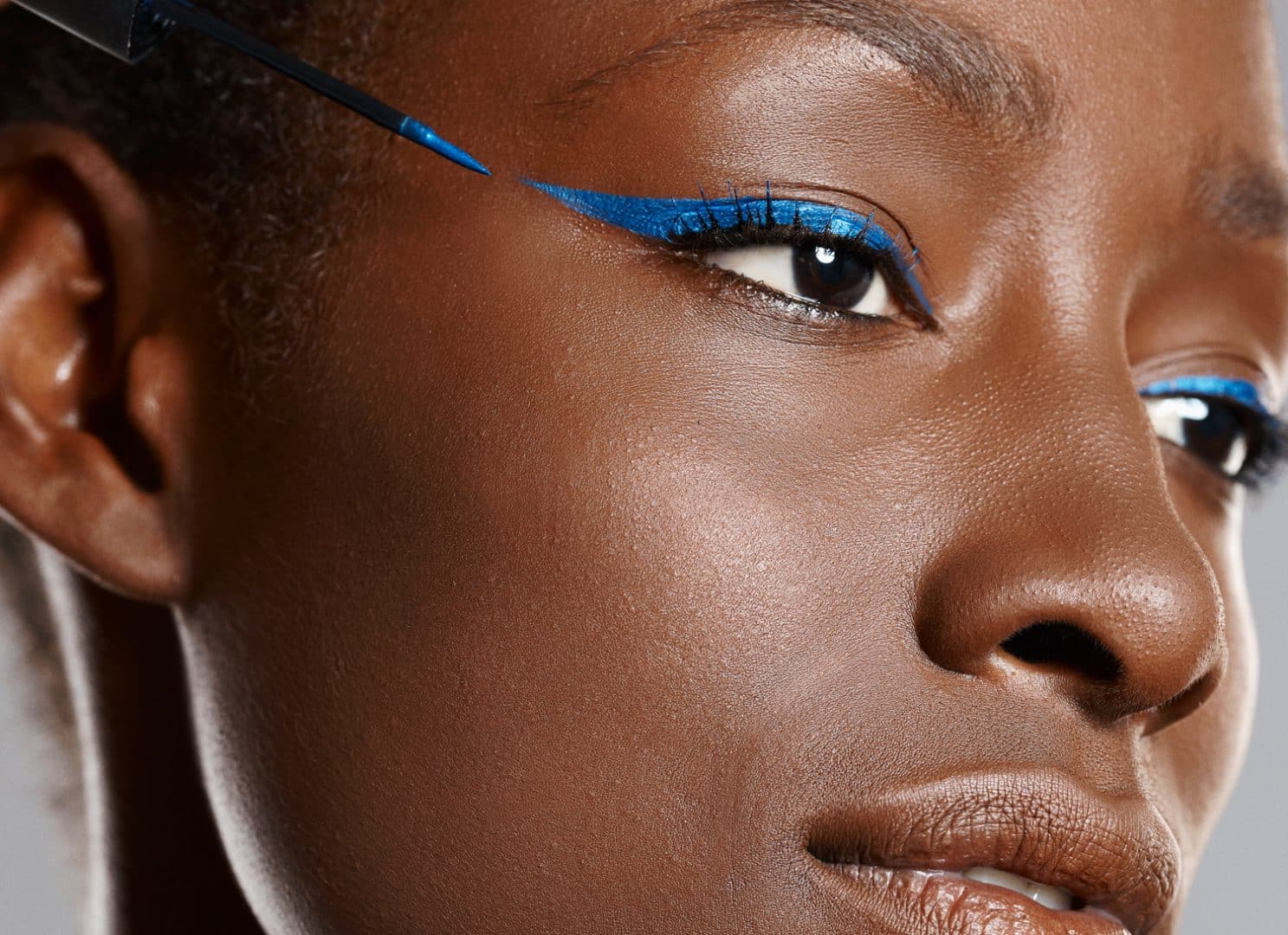 Makeup for dark skin – Tips, tricks, step by step + inspiration