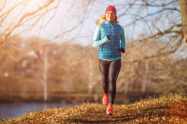 9 benefits of training in the cold (and how to do it safely)