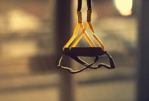 TRX: what it is, benefits and 6 exercise options