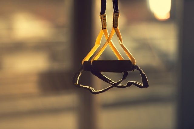 TRX: what it is, benefits and 6 exercise options