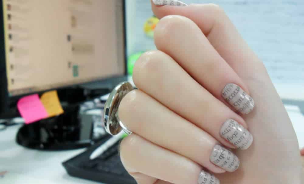 Learn how to decorate nails from newspaper