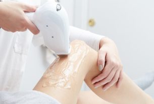 How to do intimate hair removal (with wax, razor or cream)