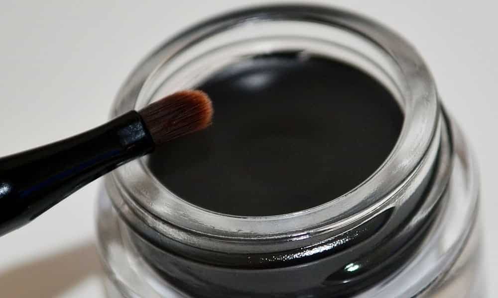 How to make gel eyeliner at home