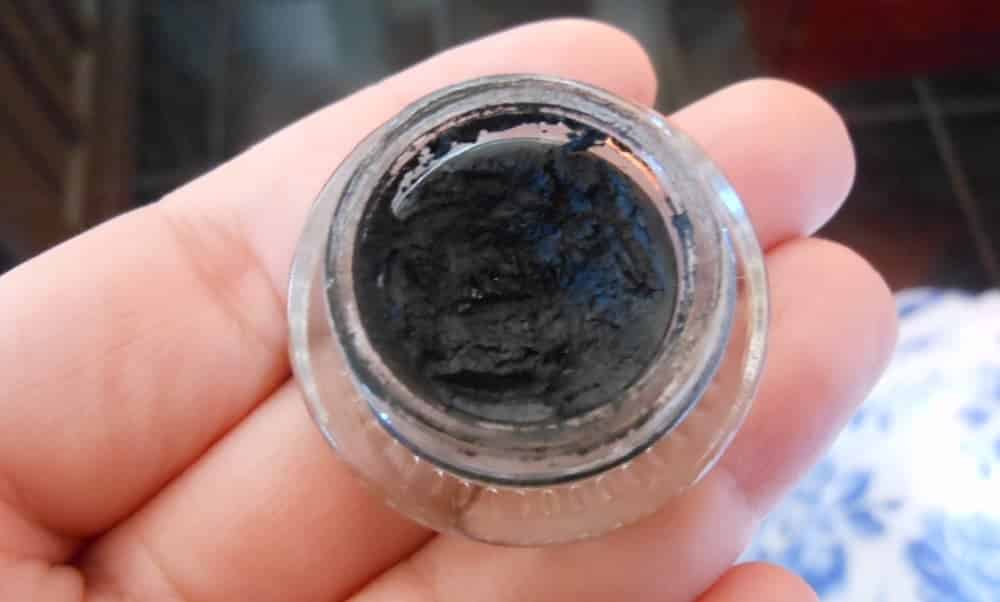 Discover how to save your dry gel eyeliner