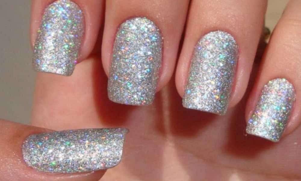 How to remove glitter nail polish from your nails efficiently