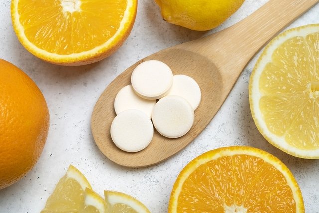 Excess vitamin C: symptoms, causes and risks