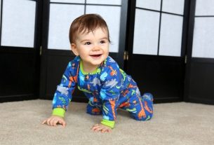 6 ways to help your baby crawl (with video)