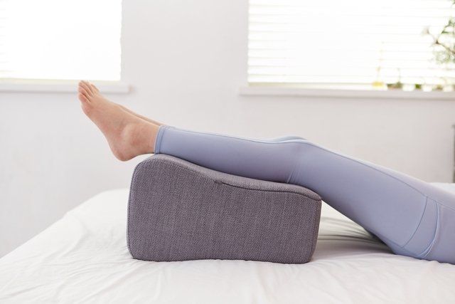 6 tips to reduce leg swelling (and exercises)