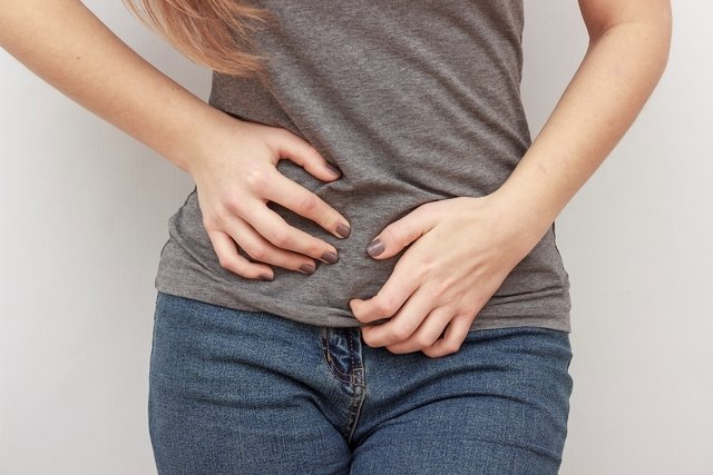 9 main symptoms of urinary tract infection (with online test)