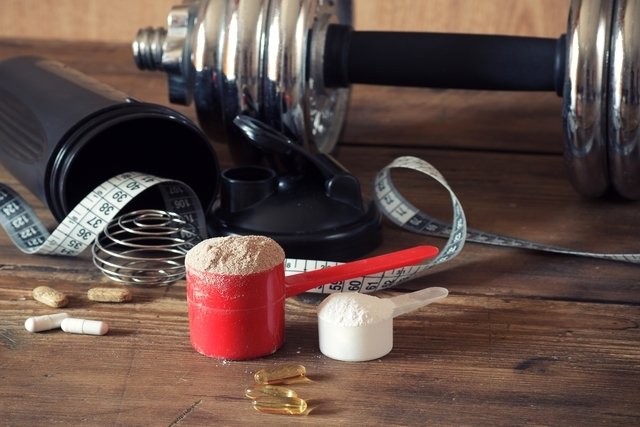 9 supplements to gain muscle mass (and how to use them)