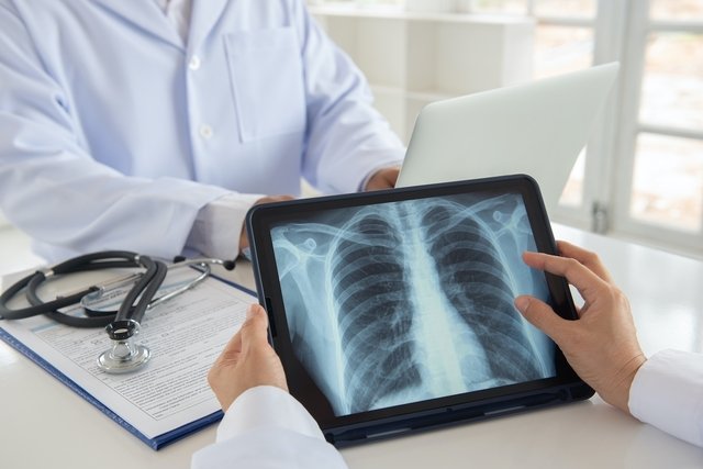 Bilateral pneumonia: what it is, symptoms, causes and treatment