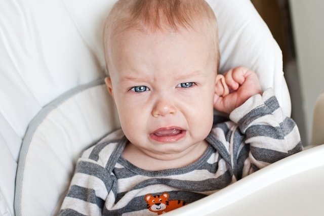 Earache in a baby: symptoms and remedies