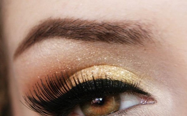 Golden party makeup