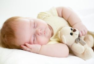 How many hours does a baby need to sleep by age (0 to 3 years)