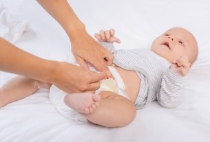 How to change a baby's diaper: material and step-by-step instructions