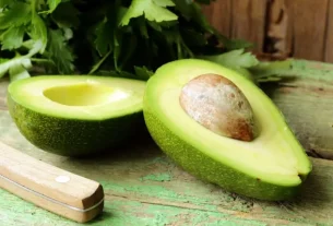 Come donare grande idratazione ai tuoi capelli con l'avocado