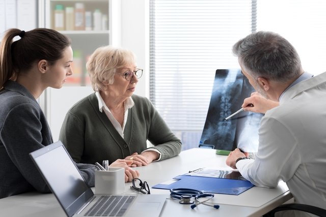 Osteoporosis: what it is, symptoms, causes and treatment