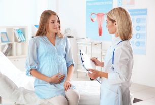 Pink discharge during pregnancy: 8 causes and what to do