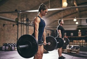 Strength training: what it is, benefits and how to do it (with examples)