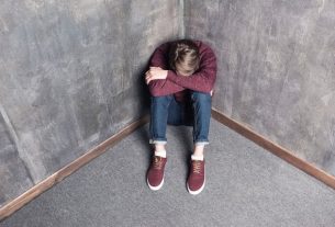 Symptoms of depression in adolescence and main causes