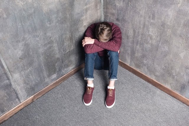 Symptoms of depression in adolescence and main causes