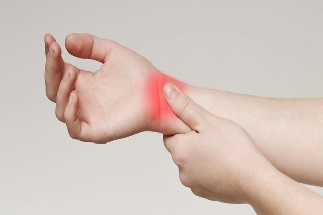 Treatment for tendonitis: medicines, physical therapy or surgery