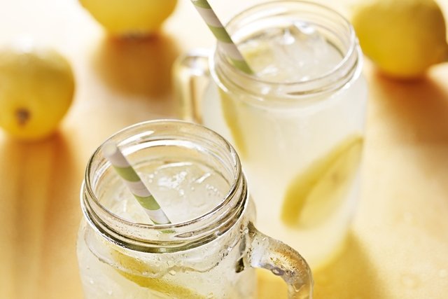 Water with lemon: does it really help you lose weight?  (how to use, benefits and when to avoid)