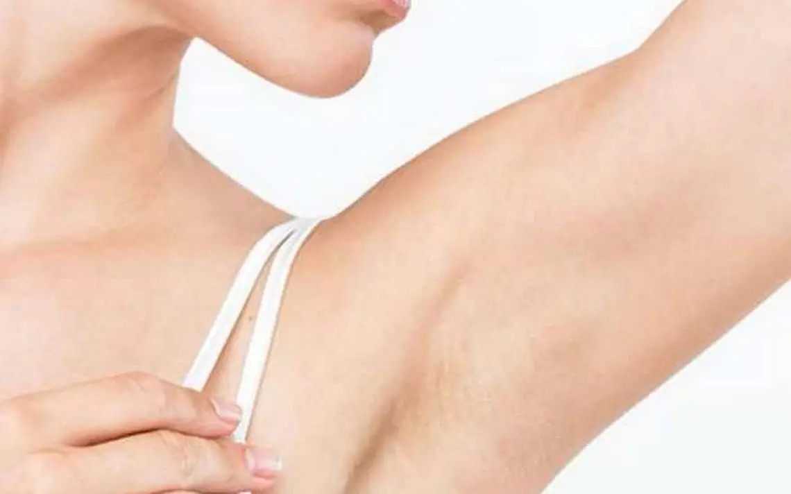 Dark armpits - what causes stains and how to lighten them