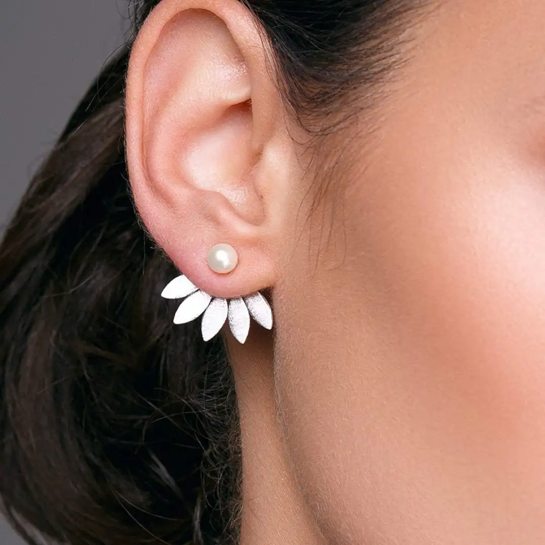 Ear jackets - what they are, how to use them + inspirational models