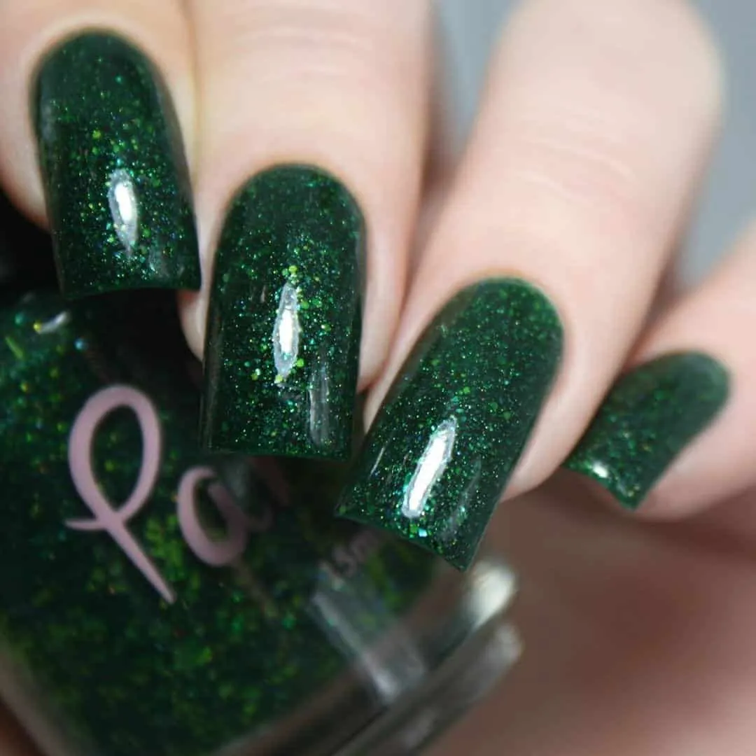 Green nail polish - How to use and innovate this week + Inspiration photos