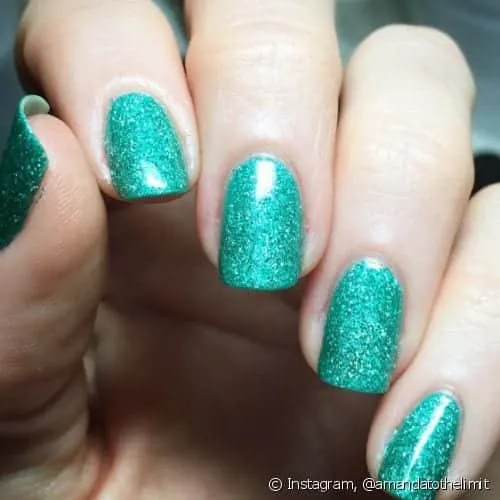 Green nail polish - How to use and innovate this week + Inspiration photos