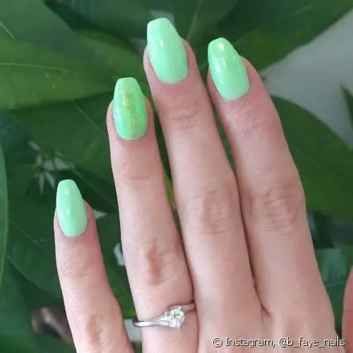 Green nail polish - How to use and innovate this week + Inspiration photos