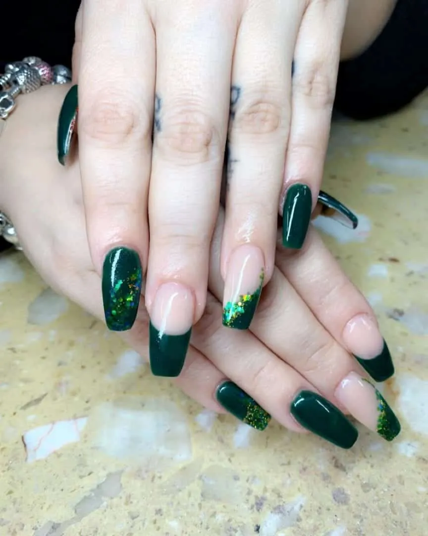 Green nail polish - How to use and innovate this week + Inspiration photos