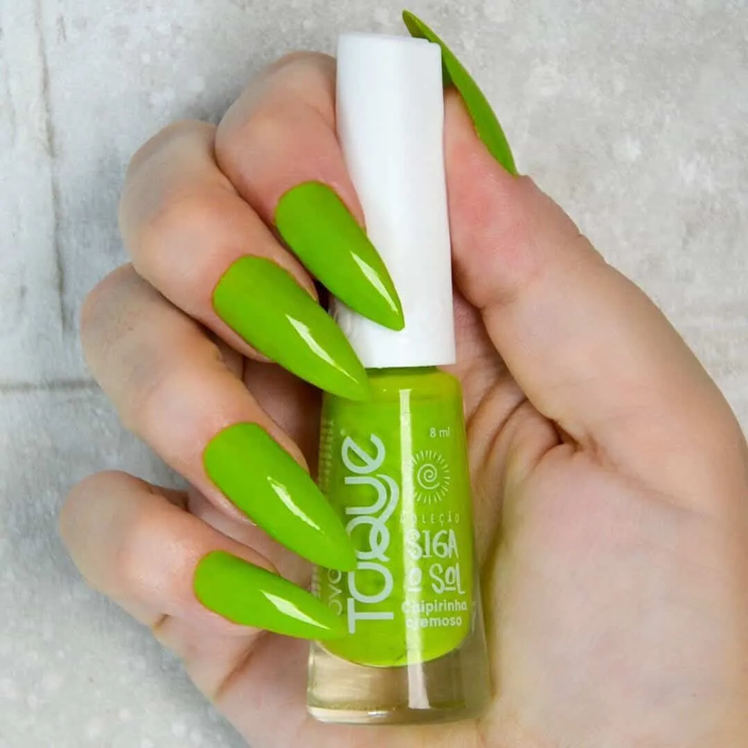 Green nail polish - How to use and innovate this week + Inspiration photos