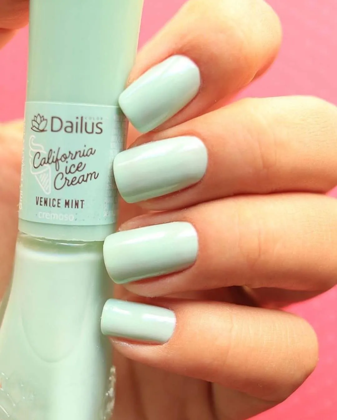 Green nail polish - How to use and innovate this week + Inspiration photos