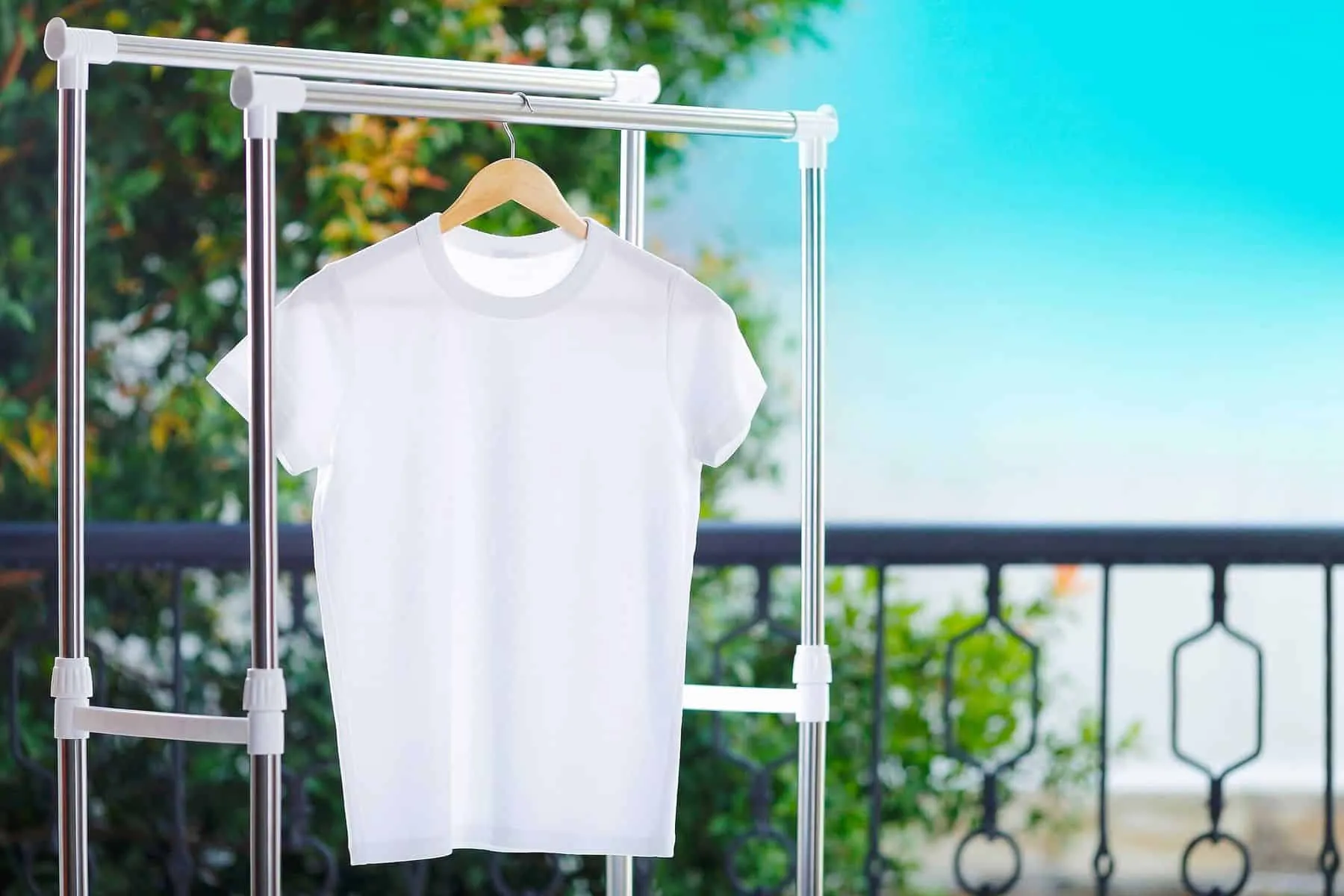 How to make white clothes even whiter without chlorine or bleach