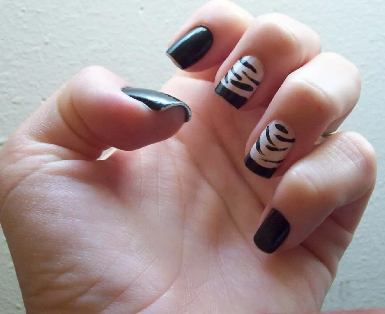 Black nail polish – Which is best, tips + tricks to change it up before using