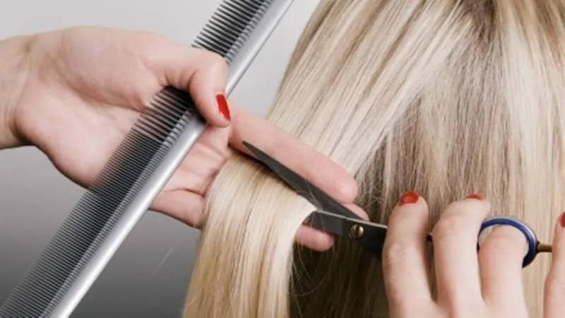 Découvrez les 12 pires erreurs que beaucoup de femmes commettent avec leurs cheveux