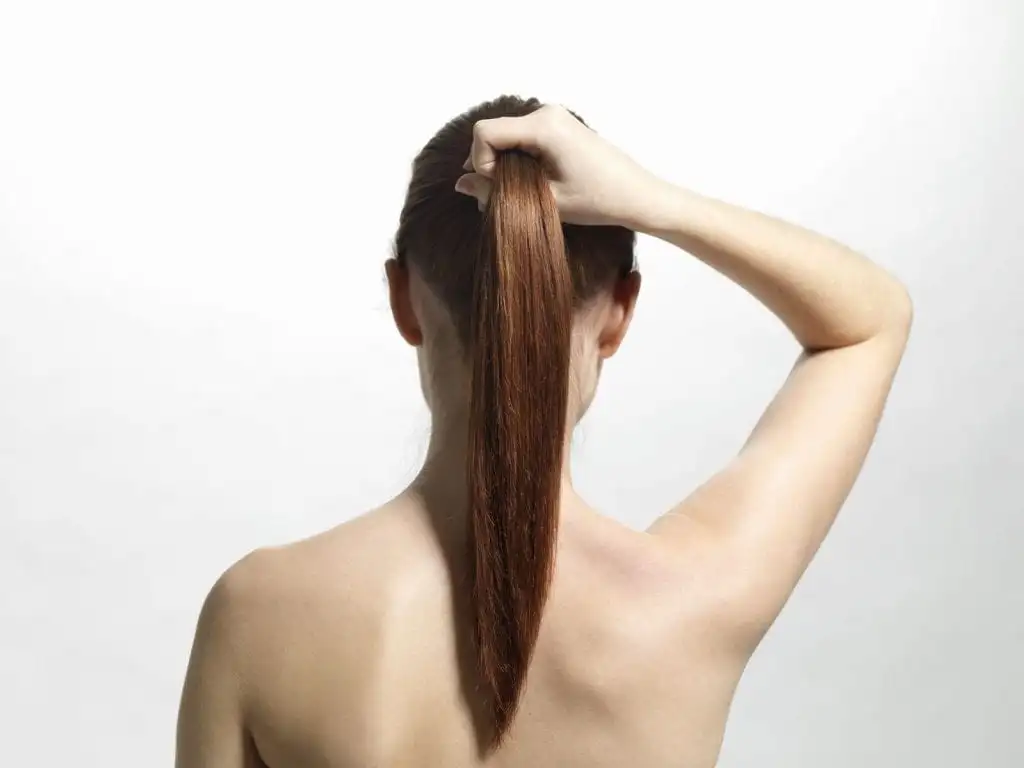 Entdecken Sie die 12 schlimmsten Fehler, die viele Frauen mit ihren Haaren machen