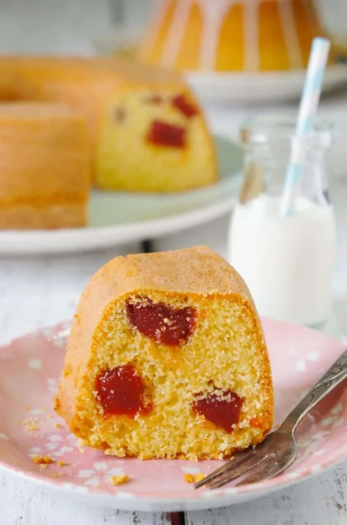 Check out two mouth-watering recipes for cornmeal cake with guava paste