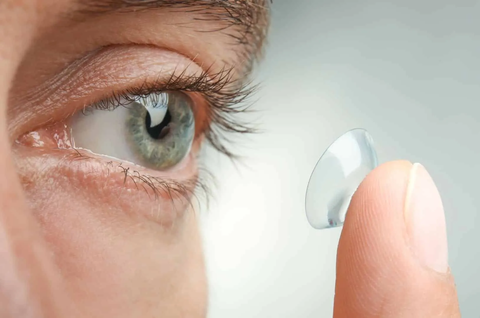 Farbige Kontaktlinsen – Gründe für die Verwendung, Vorsichtsmaßnahmen und Gefahren bei der Verwendung