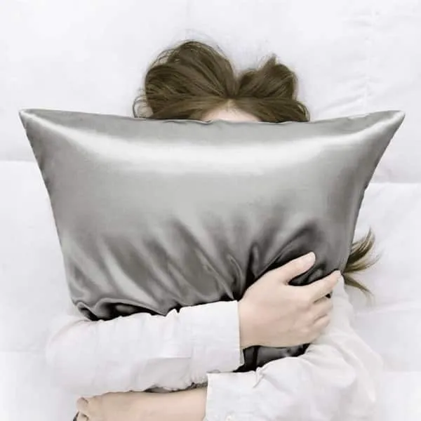 Silk pillowcase - The benefits of this luxury item for your skin and hair